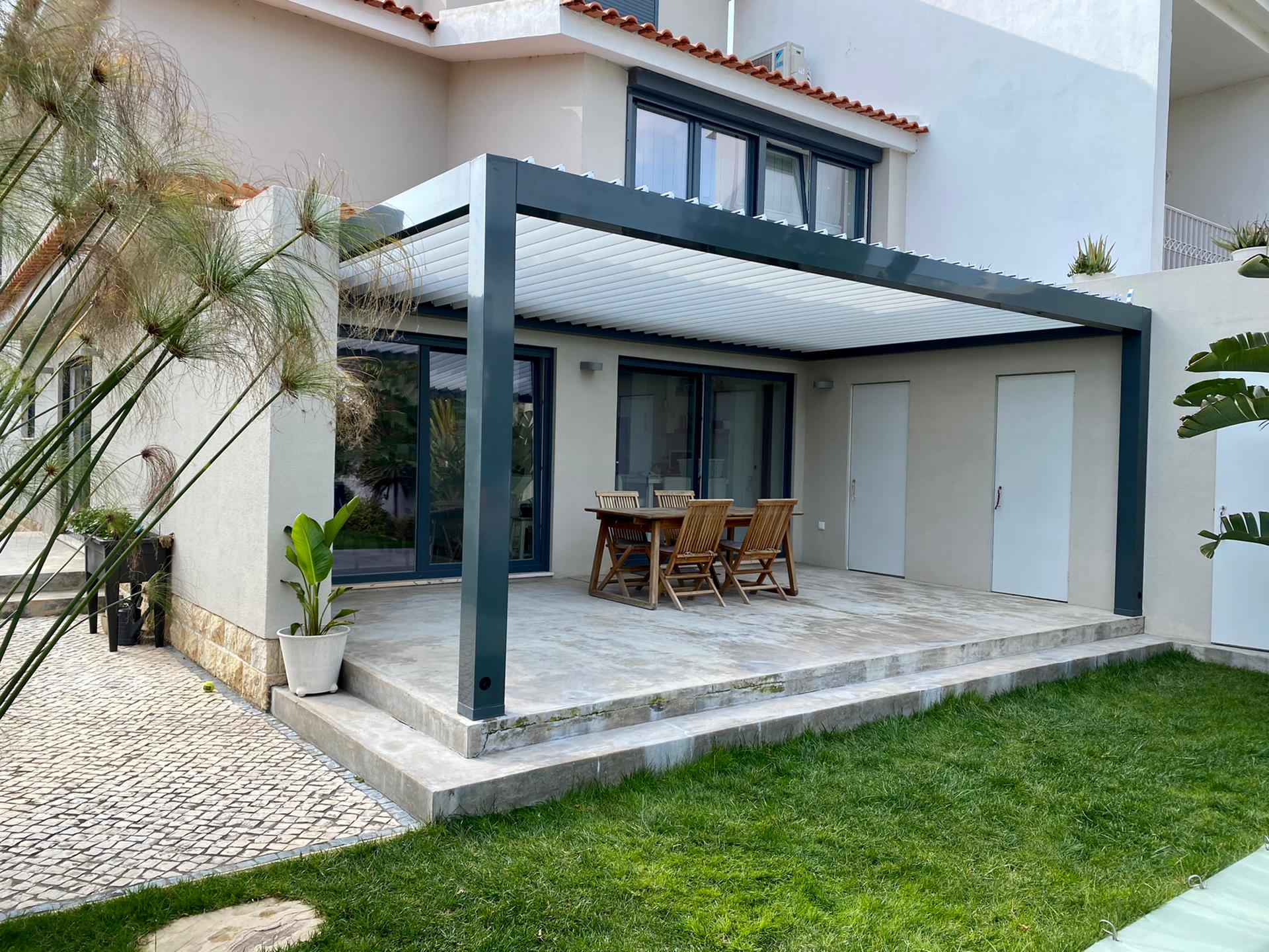 Pérgola com Lâminas Orientáveis